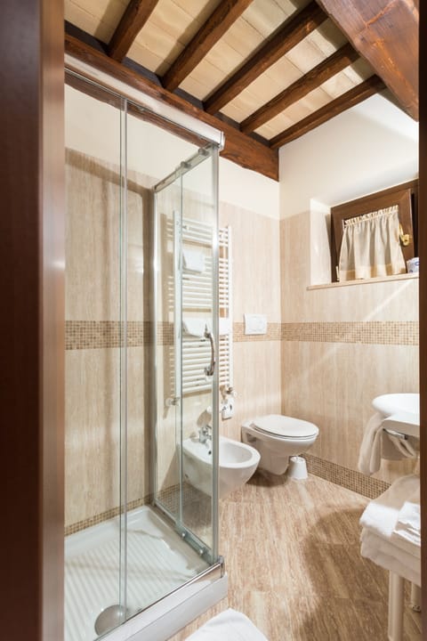 Shower, free toiletries, hair dryer, bidet