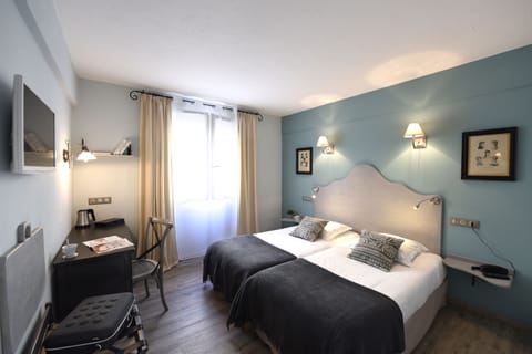 Superior room | Iron/ironing board, cribs/infant beds, free WiFi, bed sheets