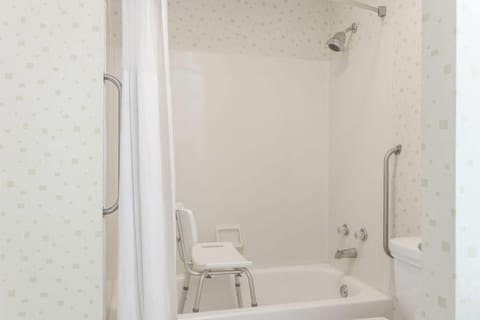 Bathtub, free toiletries, hair dryer, towels