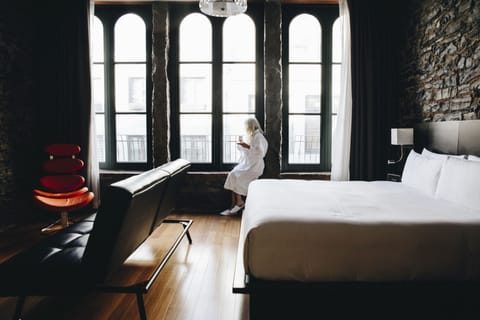 Deluxe Room (Extra Large) | Premium bedding, down comforters, minibar, in-room safe