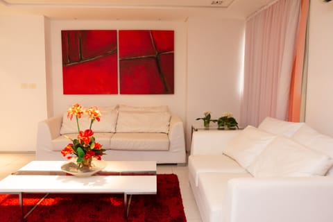 Presidential Double Room | Living area | 32-inch plasma TV with cable channels, TV