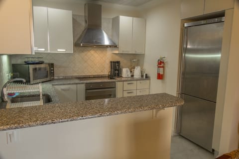 Standard Condo, 1 King Bed, 2 Bathrooms, Partial Ocean View | Private kitchen | Full-size fridge, microwave, oven, stovetop