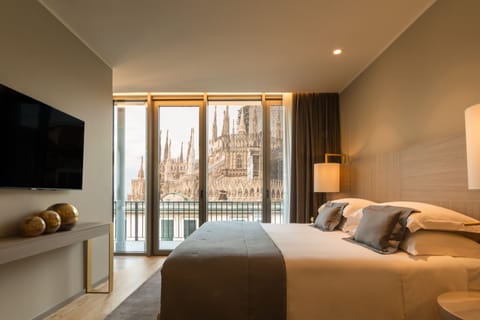 Duomo Panoramic Penthouse One Bedroom | Premium bedding, minibar, in-room safe, desk