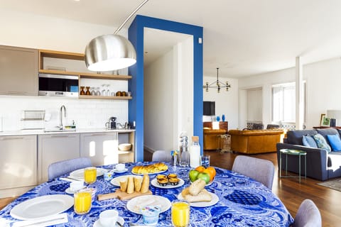 Luxury Apartment, 2 Bedrooms (1) | In-room dining