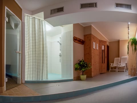 Sauna, hot tub, steam room, Turkish bath