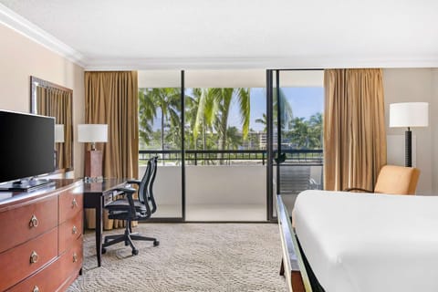 Standard Room, 1 King Bed, Resort View | In-room safe, individually decorated, individually furnished