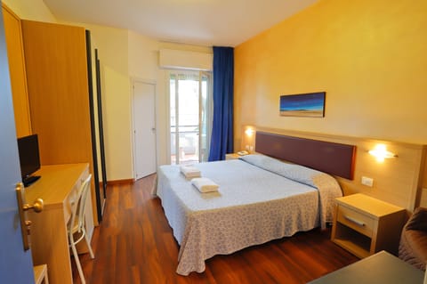 Double Room | Minibar, in-room safe, desk, rollaway beds