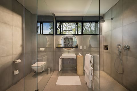 Luxury Room | Bathroom | Separate tub and shower, rainfall showerhead, designer toiletries