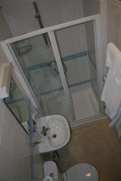 Premier Double or Twin Room | Bathroom | Shower, designer toiletries, hair dryer, towels