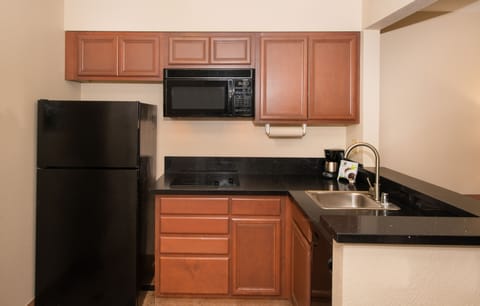 Full-size fridge, microwave, stovetop, dishwasher