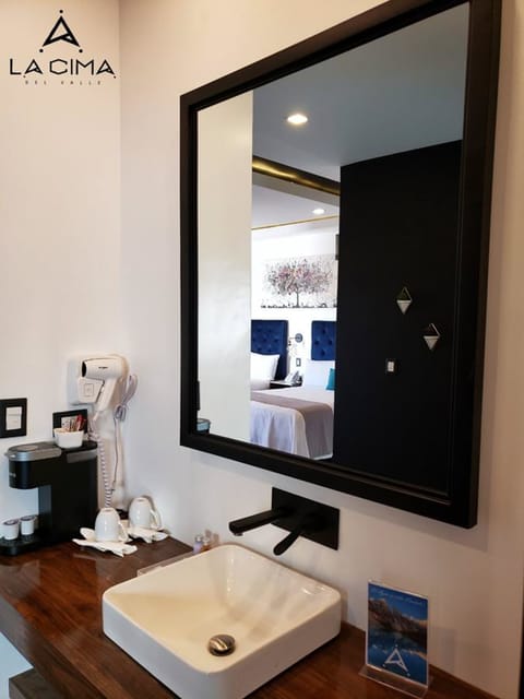 Design Double Room | Bathroom | Free toiletries, hair dryer, towels, soap