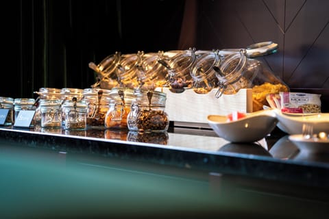 Daily buffet breakfast (CHF 25 per person)