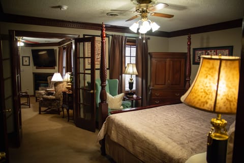 King Williams Suite | Premium bedding, individually decorated, individually furnished