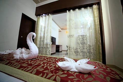 Superior Room, 1 Double Bed, Non Smoking | 1 bedroom, desk, blackout drapes, soundproofing