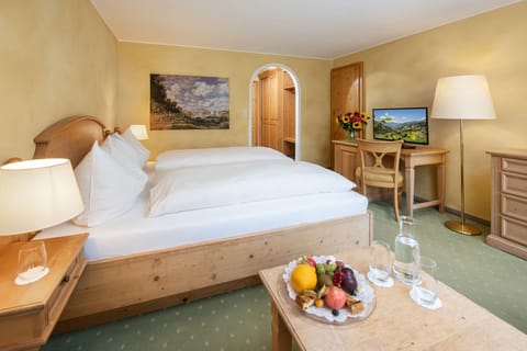 1 bedroom, hypo-allergenic bedding, minibar, in-room safe