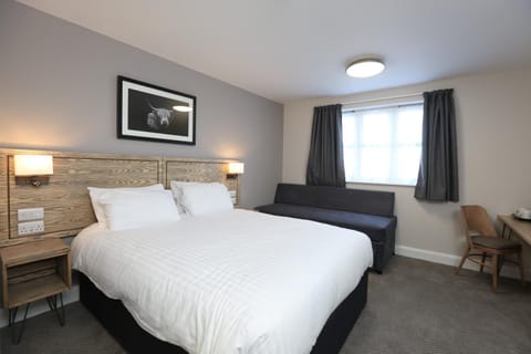 Family Room | Desk, iron/ironing board, free WiFi, bed sheets
