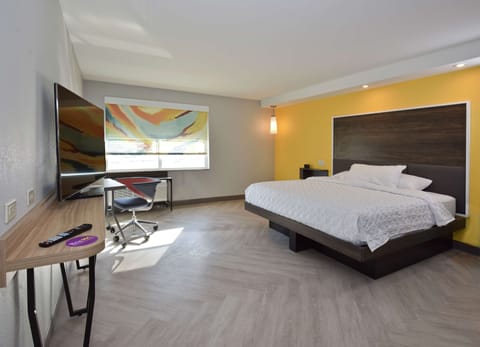 Room, 1 King Bed, Accessible, Bathtub | In-room safe, desk, laptop workspace, free WiFi