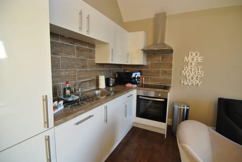 Apartment, 2 Bedrooms (2) | Private kitchen | Full-size fridge, microwave, oven, stovetop