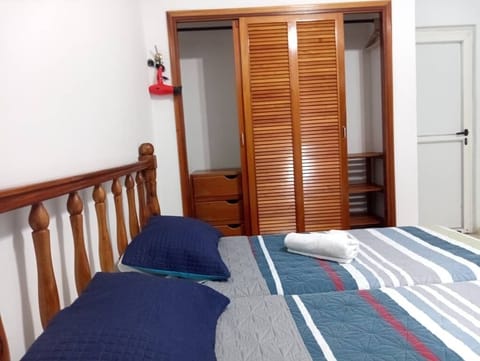 Standard Double Room, 2 Twin Beds, Non Smoking | Individually furnished, bed sheets, wheelchair access