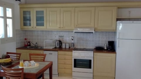 Apartment, Pool View | Private kitchen | Fridge, microwave, oven, stovetop