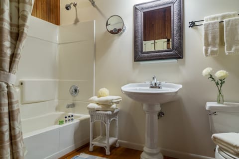 Superior Quadruple Room, Multiple Beds, Non Smoking | Bathroom | Deep soaking tub, hydromassage showerhead, designer toiletries