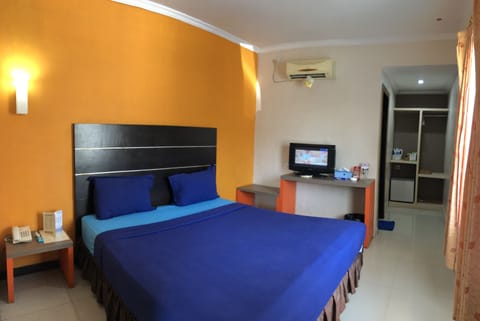 Superior Room, 1 King Bed | Minibar, free WiFi, bed sheets