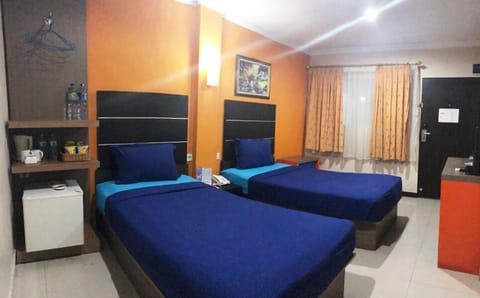 Superior Room, 2 Twin Beds | Minibar, free WiFi, bed sheets