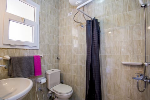 Pool View, Balcony, Kitchenette, Washing Machine | Tiba Resort E4 | Bathroom shower
