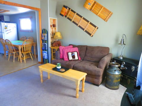 LIVING ROOM IS DECORATED WITH SKI/ MOUNTAIN THEME