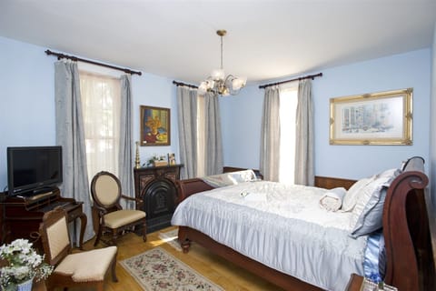 Lincoln Suite | Individually decorated, individually furnished, free WiFi, bed sheets