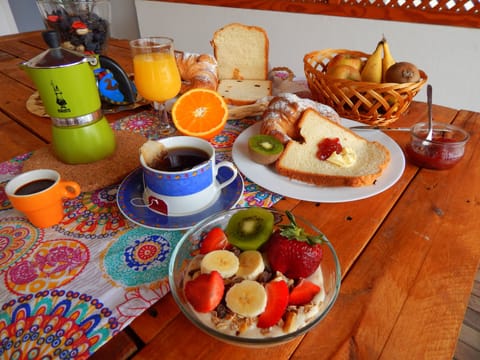 Daily continental breakfast (EUR 5 per person)