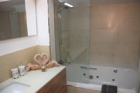 Apartment, 1 Bedroom | Bathroom | Free toiletries, hair dryer, towels