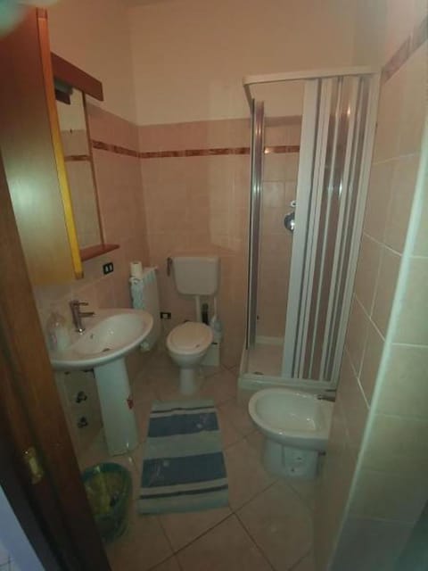 Standard Double Room | Bathroom | Shower