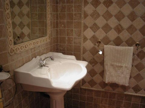 Family Cottage, Non Smoking | Bathroom sink