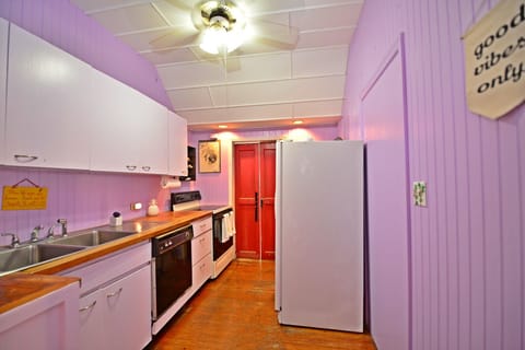 Apartment, 2 Bedrooms, Non Smoking | Private kitchen | Full-size fridge, oven, stovetop, dishwasher