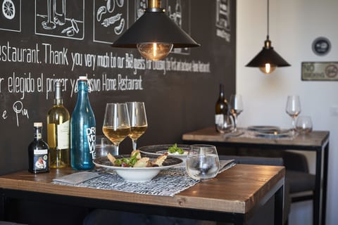 Lunch, dinner, brunch served; Italian cuisine 