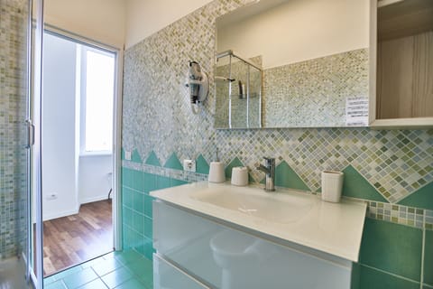 Classic Room, 1 Bedroom, Non Smoking | Bathroom | Shower, free toiletries, hair dryer, bidet