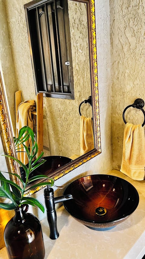 Luxury Double Room | Bathroom | Towels