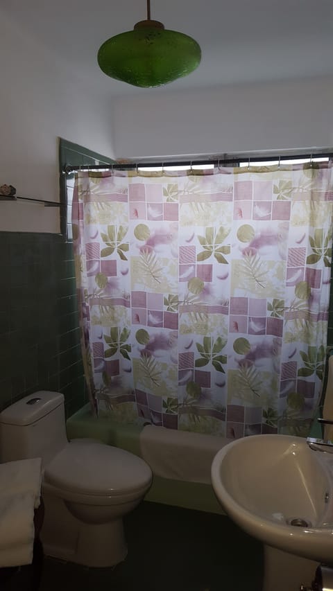 Apartment, 3 Bedrooms, Accessible | Bathroom | Towels