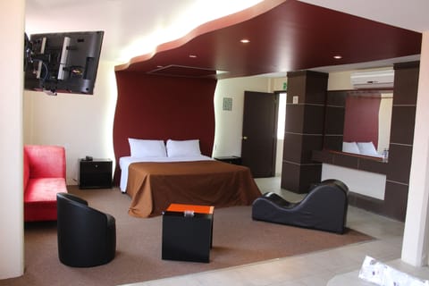 Suite, 1 King Bed, Non Smoking | Blackout drapes, free WiFi, bed sheets