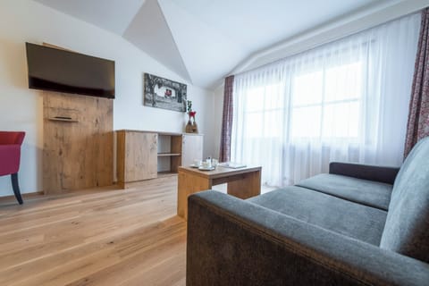 Superior Plus Double Room | 1 bedroom, minibar, desk, free WiFi