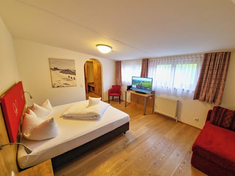 Superior Double Room | 1 bedroom, minibar, desk, free WiFi