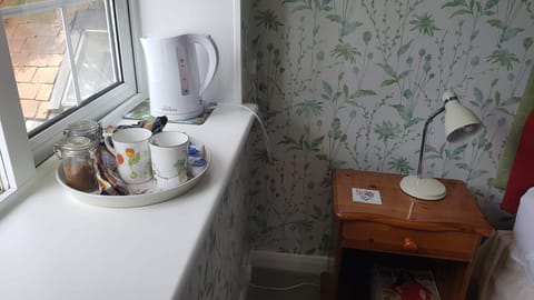 Twin Room, Shared Bathroom | Coffee and/or coffee maker