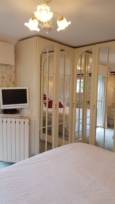 Double Room, Ensuite (Juliet Room) | Iron/ironing board, free WiFi