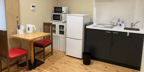 Comfort Apartment, 1 Bedroom, Non Smoking | Private kitchen | Fridge, microwave, stovetop, toaster