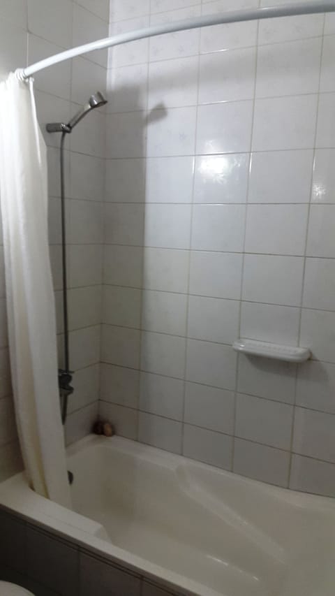 Family Double Room | Bathroom shower