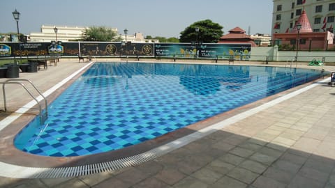Outdoor pool, open 7:00 AM to 11:00 AM, pool umbrellas
