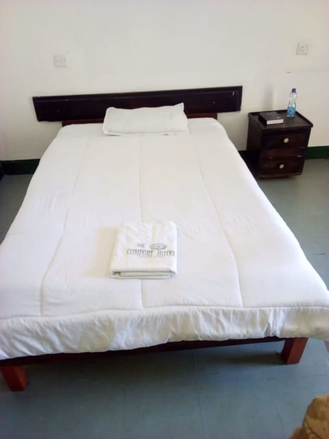 Standard Triple Room, 3 Twin Beds | Desk, iron/ironing board, free WiFi, bed sheets