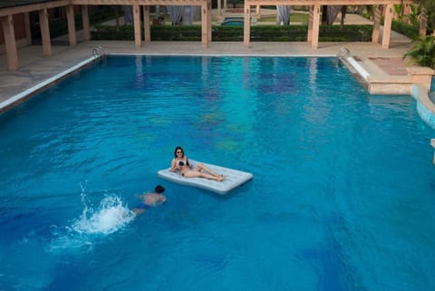 Outdoor pool, pool umbrellas, sun loungers