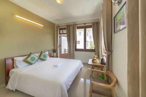 Deluxe Double Room, Balcony, Garden View | 1 bedroom, minibar, individually decorated, individually furnished